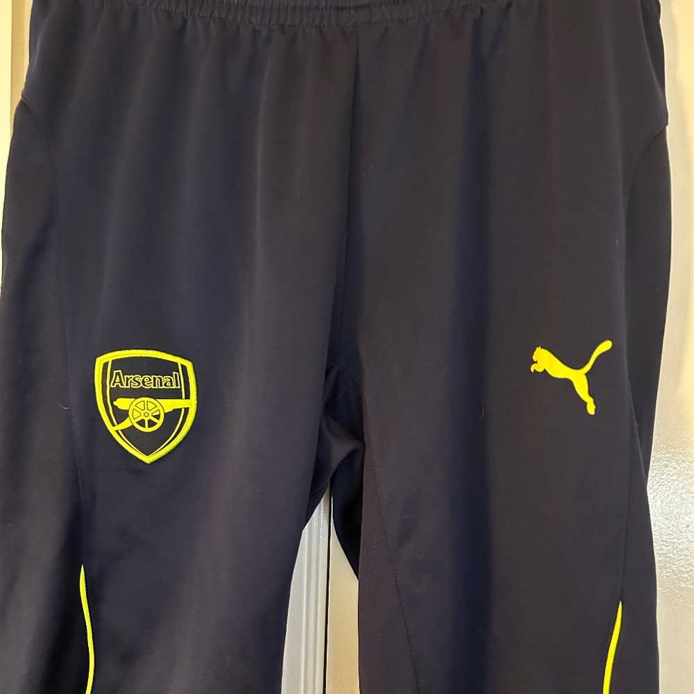 Men’s Large Arsenal Puma Soccer shorts